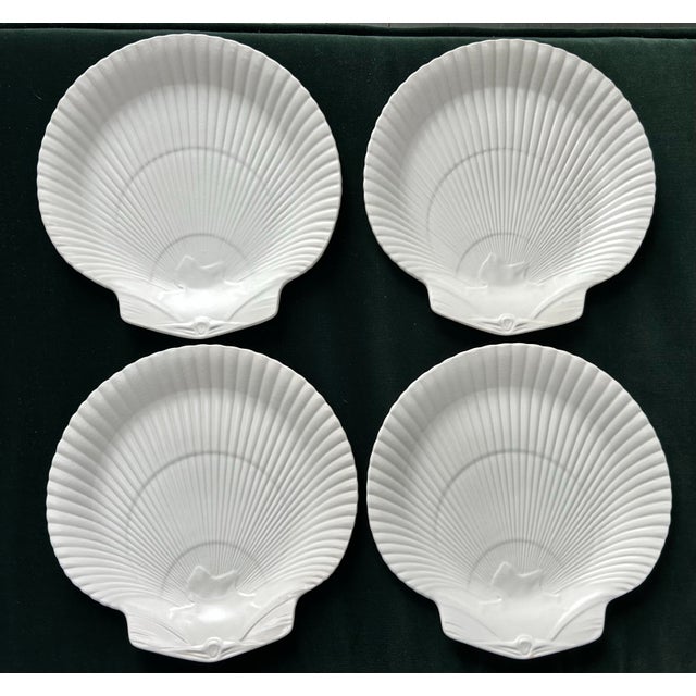 Vintage 1960’s set of 4 Edgewood shell form plates . Designed by Etruria & Barlaston. Features a matte finish.