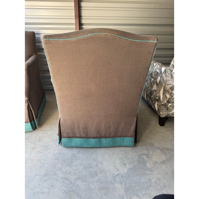 Pair of Linen Lee Industries Swivel Club Chairs For Sale In Greenville, SC - Image 6 of 9