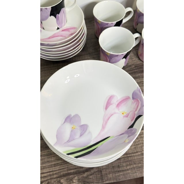 Ceramic 1970's Vintage Mikasa Vogue L1052 Fine Porcelain Floral Dinnerware Set - 26 Pieces For Sale - Image 7 of 8