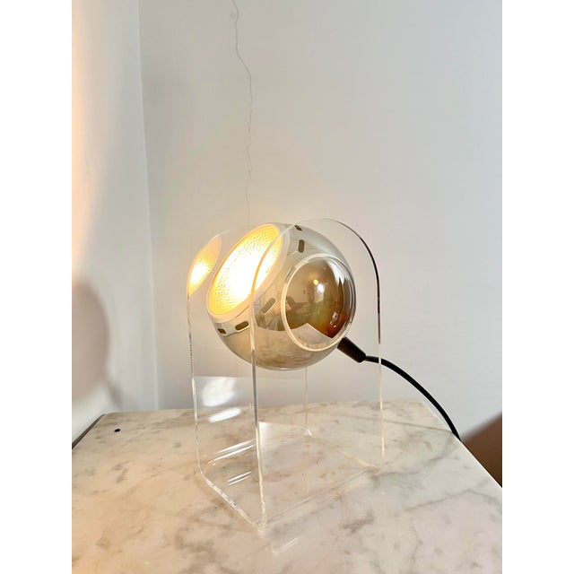 Vintage Space Age Acrylic Table Lamp by Gino Sarfatti for Arteluce, 1970s For Sale - Image 6 of 18