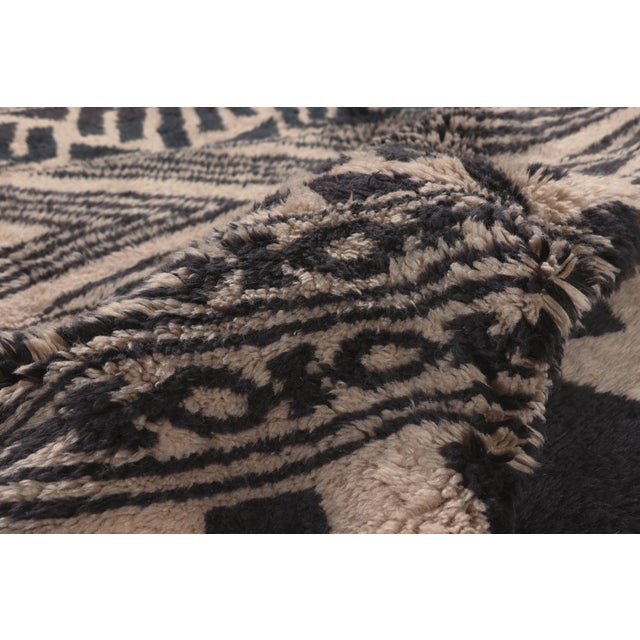 Contemporary Beni Mrirt Moroccan Rug, 07'03 X 08'08 For Sale In Dallas - Image 6 of 10