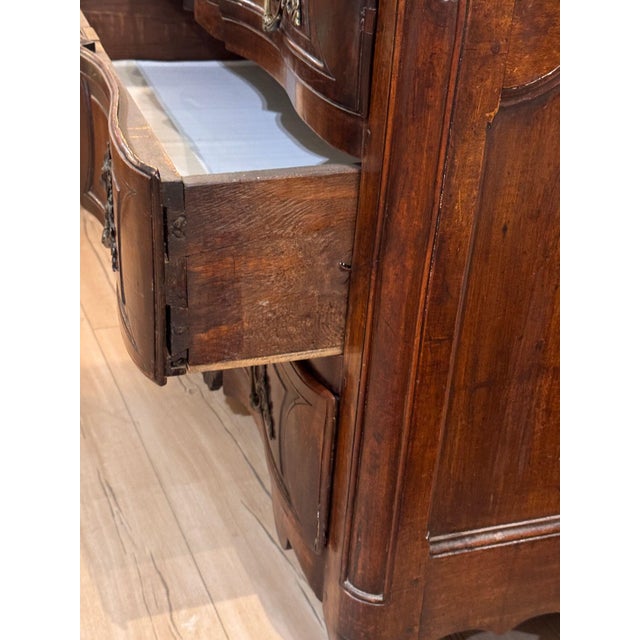 Early 18th Century French Provincial Walnut Commode For Sale - Image 12 of 16