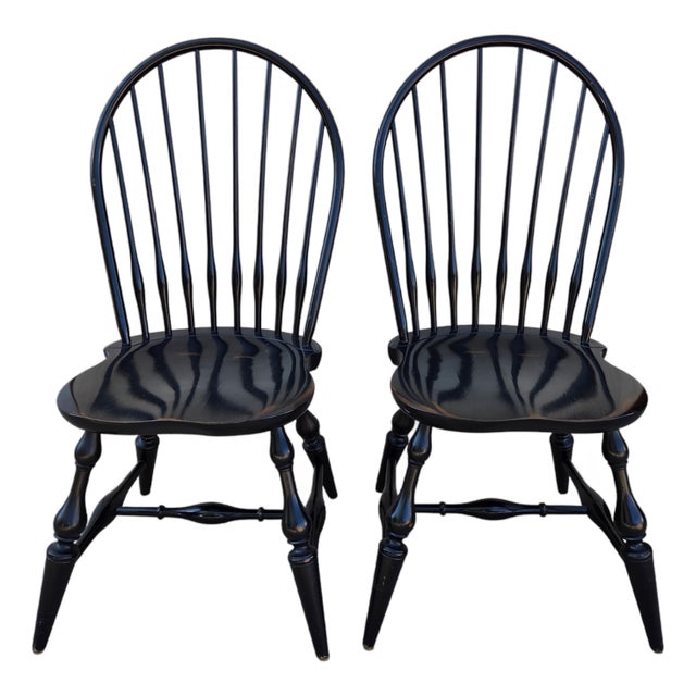 1990s 2 Nichols & Stone Windsor Side Chairs Bow Back Saddle Seat Distressed Country For Sale