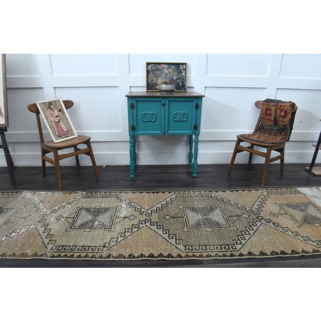 Turkish 1970s Vintage Handmade Wool Cotton Turkish Beige Area Rug For Sale - Image 3 of 11