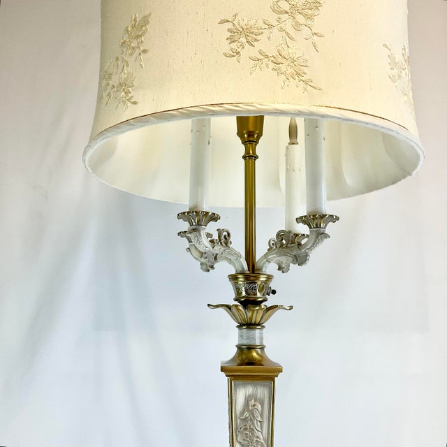 1970s 1970s Neoclassical Hollywood Regency Brass 5-Bulb Large Scale Table Lamp For Sale - Image 5 of 12