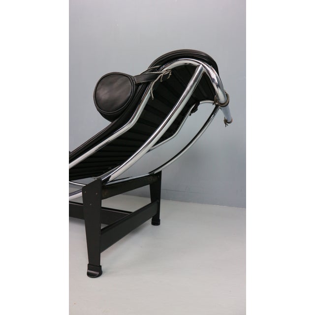 Cassina White Leather LC4 Chaise Longue by Le Corbusier for Cassina, 1980s For Sale - Image 4 of 18