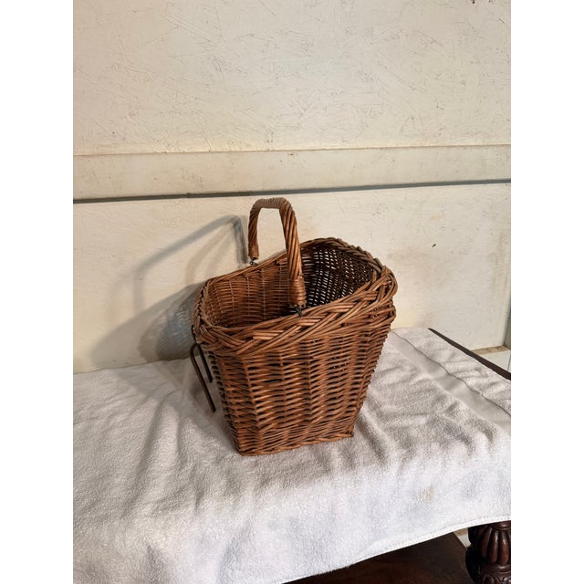 Early 20th Century Vintage Wicker French Market Basket With Bicycle Mount & Carrying Handle For Sale - Image 5 of 12