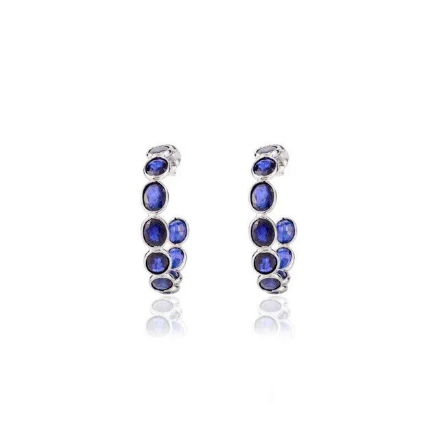 18k Gold Oval 9.07ct Blue Sapphire Modern Bezel Hoop Earrings- 2 Pieces For Sale - Image 4 of 12
