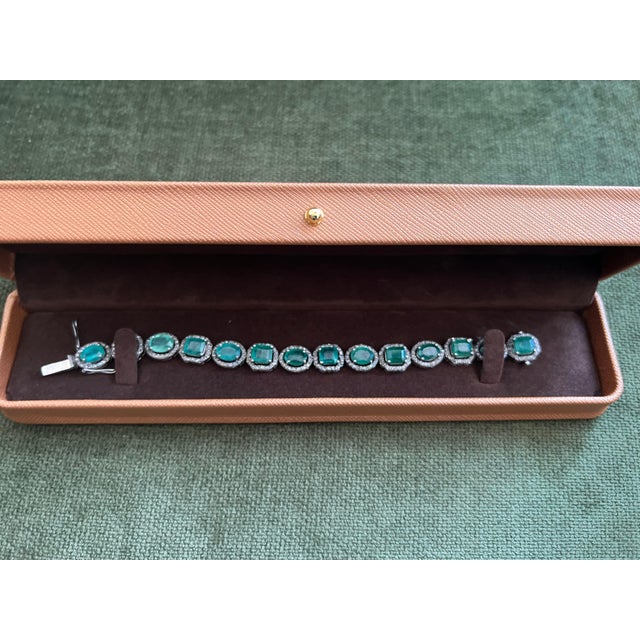 Bochic “Capri” Vintage Zambian Emerald & Diamond Bracelet Set 18K Gold & Silver For Sale - Image 14 of 15