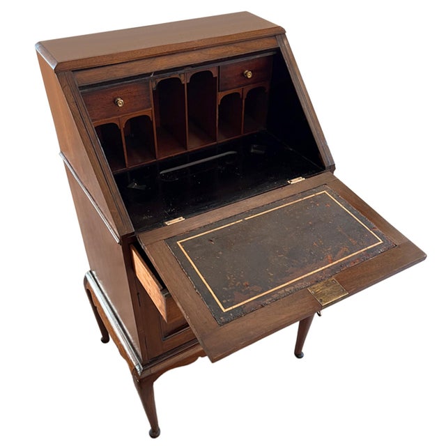 Little 19th Century Desk by Gillows of Lancaster For Sale - Image 3 of 7
