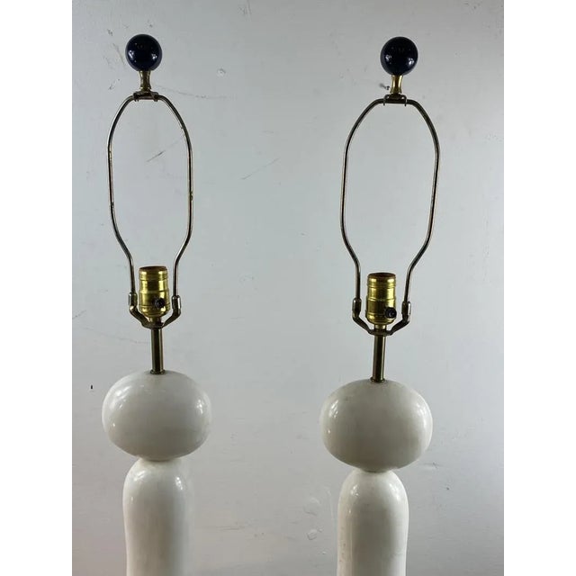 Modern Pair of 1970s Modernist Sculpted White and Black Marble Lamps For Sale - Image 3 of 8