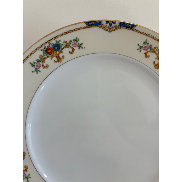 Early 20th Century Vintage Meito Japan Floral and Gold Dinner Plates – Set of 7 For Sale - Image 5 of 11
