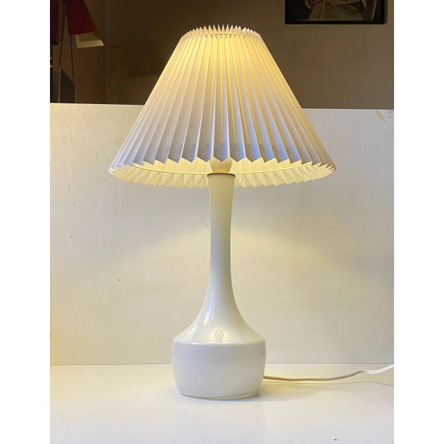 Mid-Century Modern Table Lamp in White Opaline Glass by Jacob E. Bang for Holmegaard / Kastrup, 1950s For Sale - Image 3 of 8