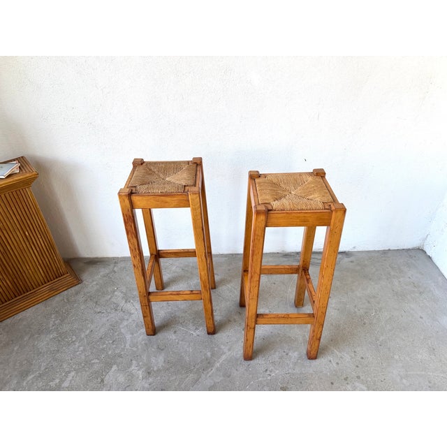 Magnificent pair of high bar stools in a rustic and brutalist style. Dimensions: H85 x D30 x D30 cm