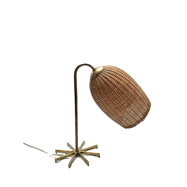 Very rare table lamp from the Hagenauer workshop. A photograph of this model (with a different shade shape) is preserved...