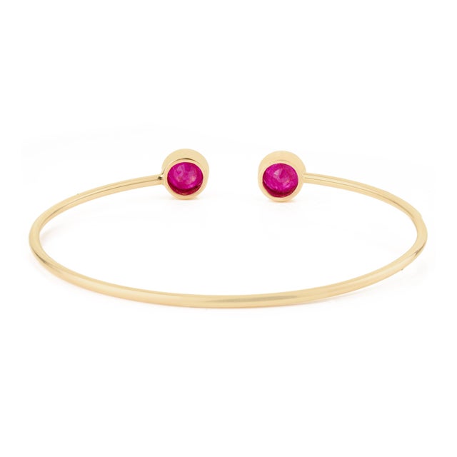 Contemporary 3.08ct Ruby Bezel-Set Bangle Bracelet in 14k Yellow Gold For Sale - Image 10 of 17