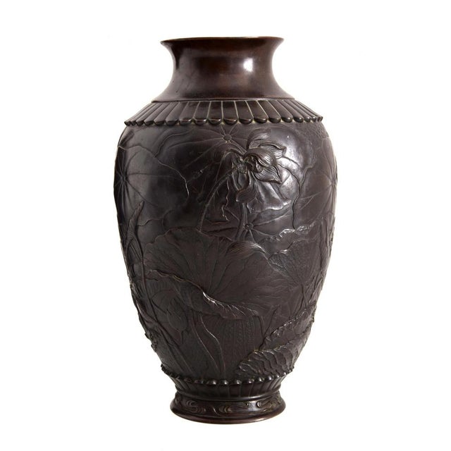 Beautiful pair of Japanese vases. Embossed and chiseled bronze with floral motifs. Meiji period.