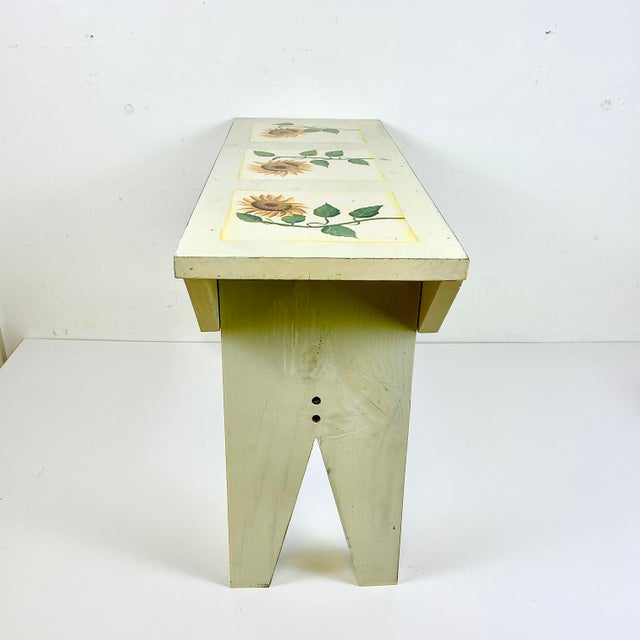 Wood 1970s Vintage Arts & Crafts Farmhouse Sunflower Folk Art Painted Pine Bench. For Sale - Image 7 of 18