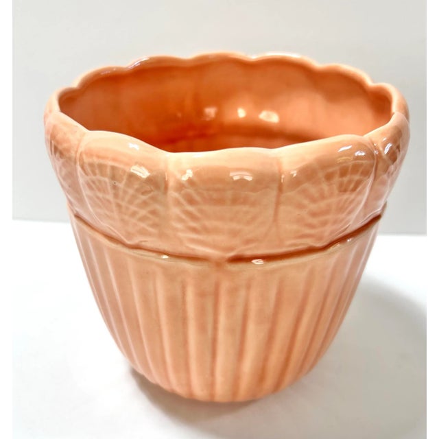 Traditional 1960s Vintage Clamshell Cachepot Planter – Coastal Palm Beach Decor – Peach Ceramic Planter For Sale - Image 3 of 7