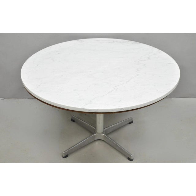 Vintage Mid Century Modern Knoll Style Cast Aluminum Propeller Pedestal Base Coffee Table with White Round Italian Marble...
