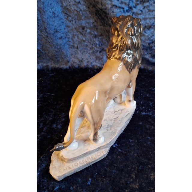 1970s Porcelain Lion Couple Sculpture by Fritz Heidenreich for Rosenthal, 1970s For Sale - Image 5 of 7