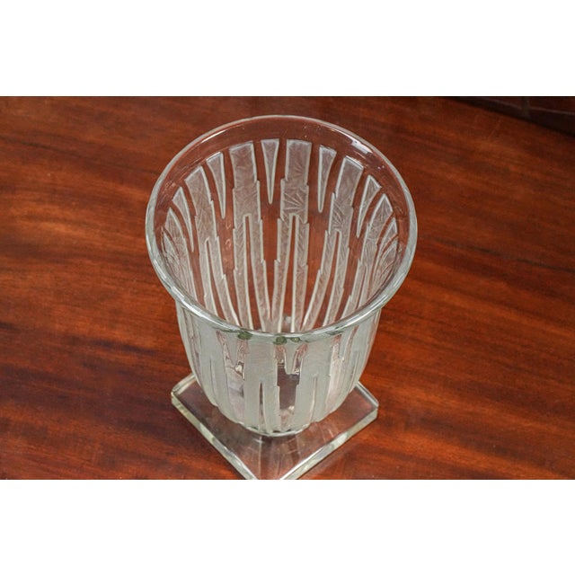 1940s Stunning Antique French Frosted Crystal Flower Vase Art Deco Style Home Decor For Sale - Image 5 of 11
