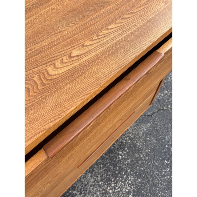 Mid 20th Century Fully-Refinished Mid Century Merton Gershun Dillingham Samara Sixer For Sale - Image 9 of 11