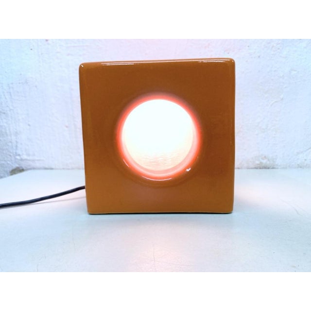 Mid-Century Modern Space Age Cube-Shaped Orange Ceramic Table Lamp, 1970s For Sale - Image 3 of 11