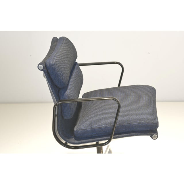 EA 208 Softpad Aluchair by Charles and Ray Eames for Herman Miller, 1970s For Sale - Image 12 of 15