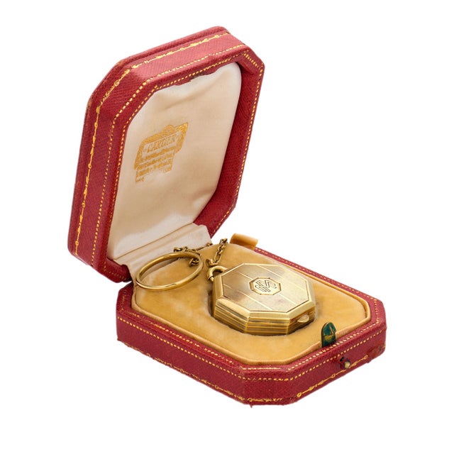 Cartier Mid 20th Century Cartier Retro 14k Yellow Gold Pill Box For Sale - Image 4 of 9