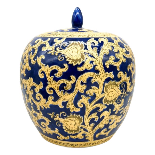 Large Cobalt Blue and Gold Lidded Ginger Jar, Chinese Porcelain, Late 20th Century - Chinoiserie, Hollywood Regency, Classic Elegance For Sale