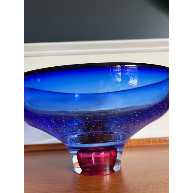 Goran and Ann Warff Signed Göran Wärff Kosta Boda Cobalt Blue & Ruby Art Glass Centerpiece Bowl For Sale - Image 4 of 12