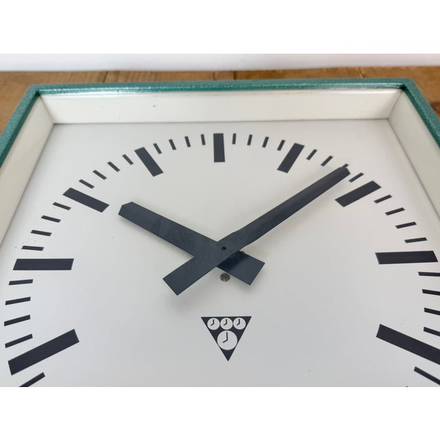 Industrial Square Green Wall Clock from Pragotron, 1980s For Sale - Image 10 of 17
