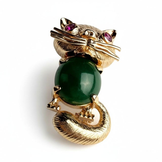 Vintage 14k Gold, Spinach Jade and Ruby Cat Brooch For Sale - Image 10 of 11
