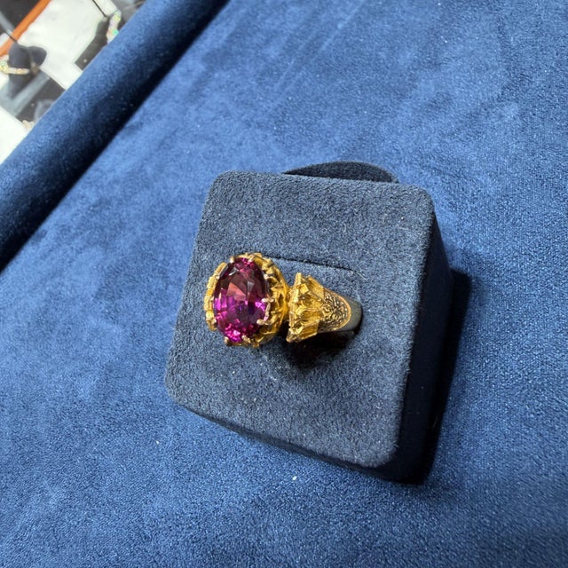 Vintage Oval Rodolite Garnet Victorian Revival in 18k Yellow Gold Solitaire Ring, Size 10.5 For Sale - Image 11 of 17