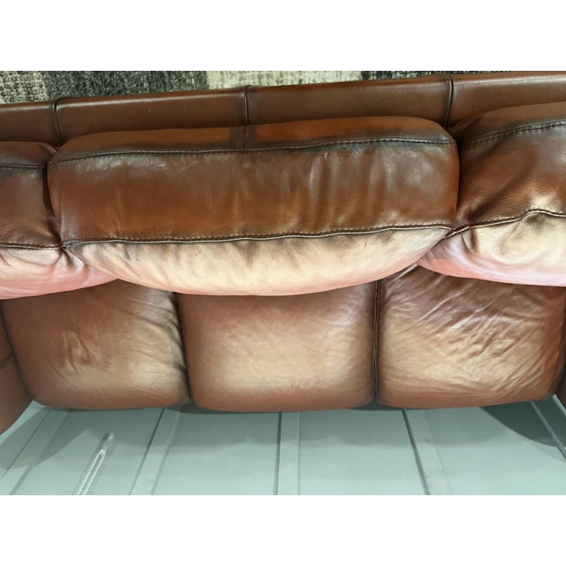 2000 - 2009 Natuzzi Maturità Model 1855 Italian Cognac Leather Sofa – Made in Italy For Sale - Image 5 of 11