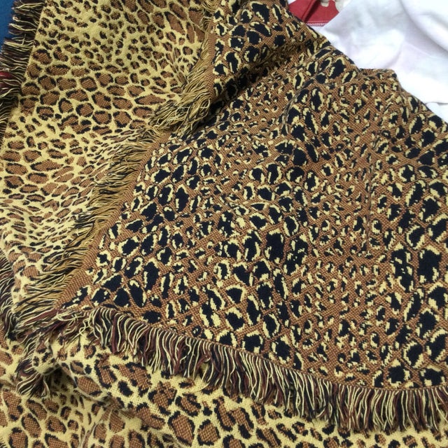 1990s Leopard Design Vintage Cotton Reversible Machine Woven Jacquard Throw For Sale - Image 5 of 6