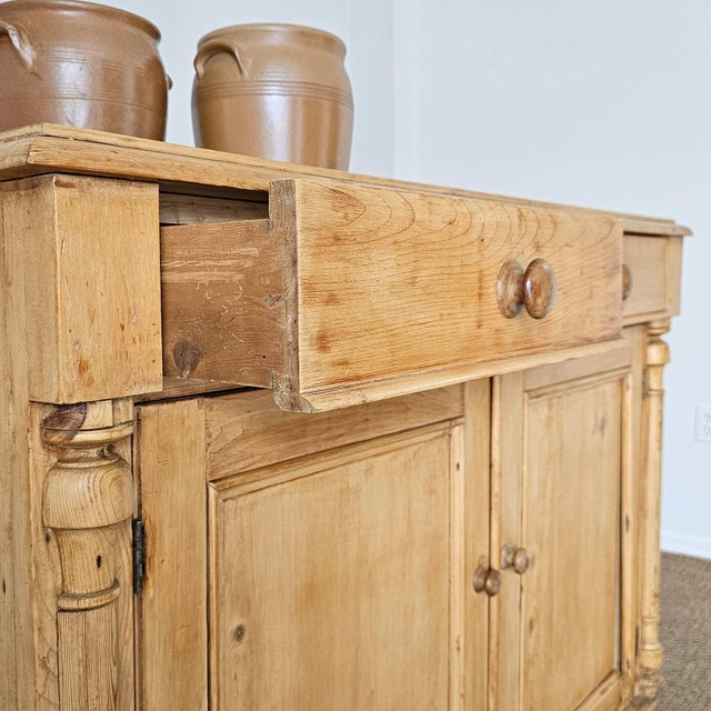 Antique English Pine Cupboard | Circa 1880 For Sale In Orlando - Image 6 of 9