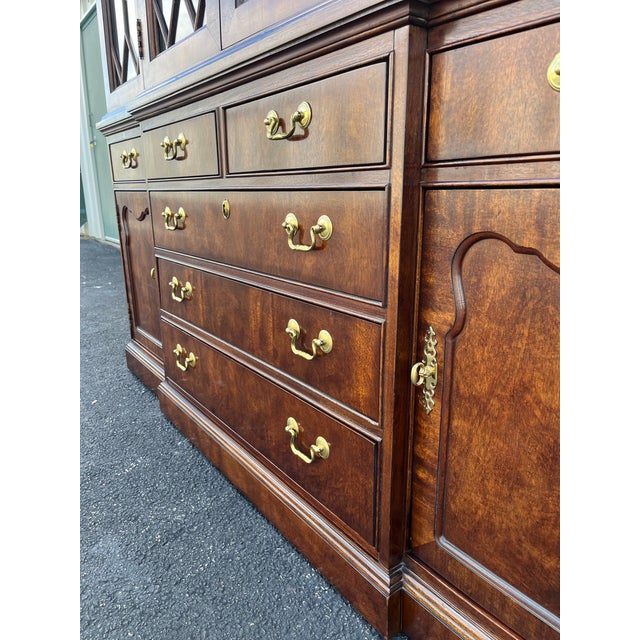 Late 20th Century Thomasville Mahogany Collection Georgian Breakfront Bookcase China Cabinet For Sale - Image 5 of 12