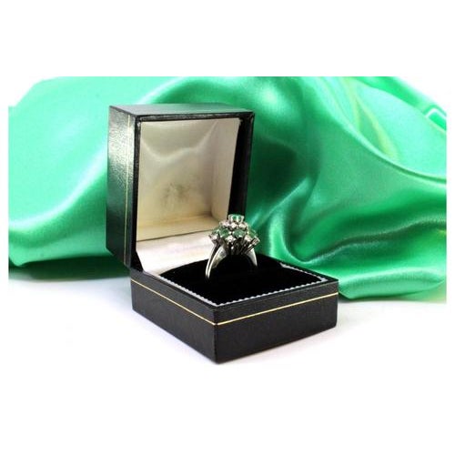 White Gold Ring with Brilliant-Cut Diamonds and Calibrated Emeralds For Sale - Image 5 of 9