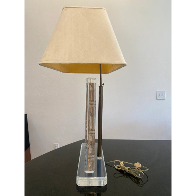 1980s Balinese Carved Panel Table Lamp in Lucite Frame With Brass Hardware For Sale - Image 5 of 9