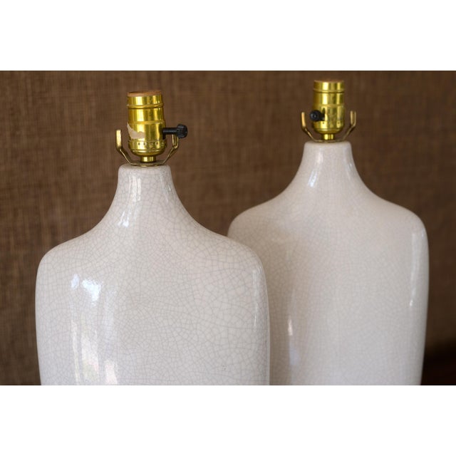 White Vintage 1950s MCM White Crackle Glaze Ceramic Table Lamps - A Pair For Sale - Image 8 of 17