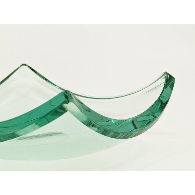 Elegant ashtray/empty pockets in cut glass attributed to the 1960s Fontana Arte production. Good condition: one small...
