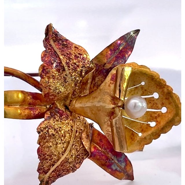 Vintage Gold-Tone Lily Brooch and Earrings Set With Pearl, 1980s, 3 Pieces For Sale - Image 4 of 9