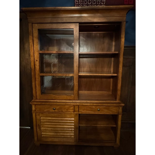 Modern Ethan Allen Tango Sideboard & Hutch – 54.5″w, Glass Upper Cabinet & Louvered Base For Sale - Image 3 of 13