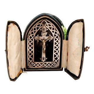 Silver Oratory with Reliefs, Cutouts and Applications of Jesus Christ Crucified For Sale