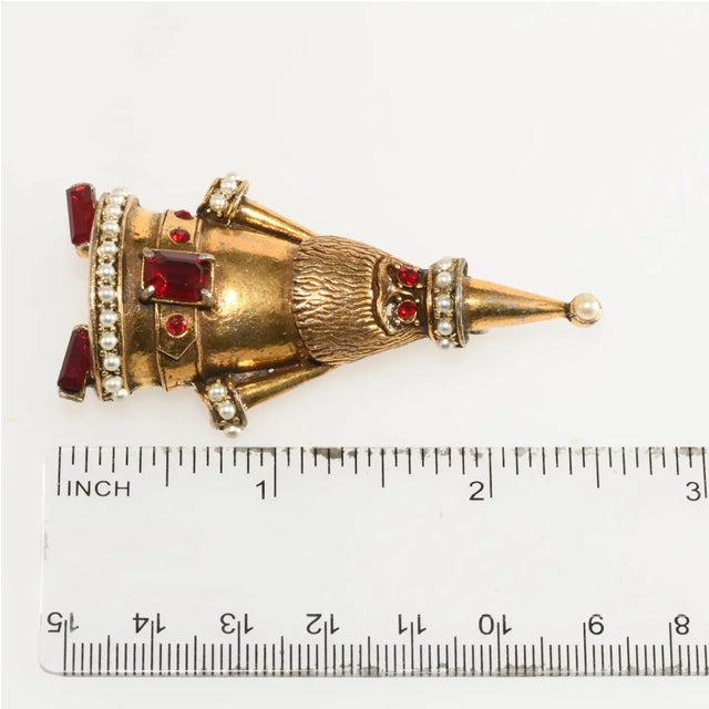 Abstract Vintage Hollycraft Santa Claus Christmas Brooch For Sale - Image 3 of 4