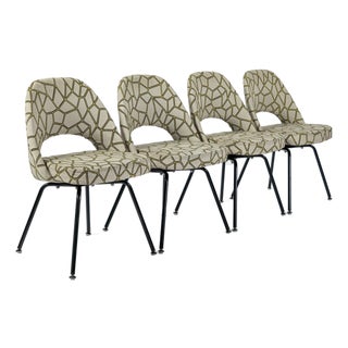Set of 4 Eero Saarinen Executive Side Chairs for Knoll Mid Century Modern Black Metal For Sale