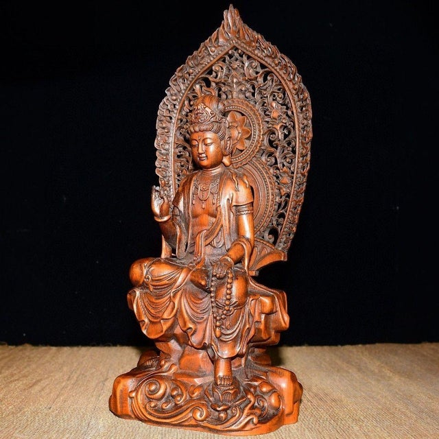 Vintage Boxwood Carving of Guanyin in Royal Ease Pose With Mala For Sale In Los Angeles - Image 6 of 7