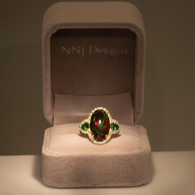 Modern 3.8Ct Black Opal Ring With Natural Diamond & Tsavorite Accents: Solid 14k Gold, Size 6.75 For Sale - Image 3 of 8